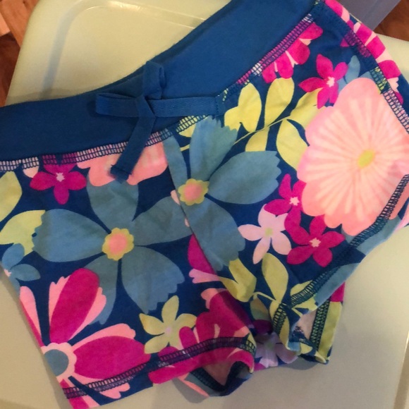 Girls shorts - Picture 2 of 4